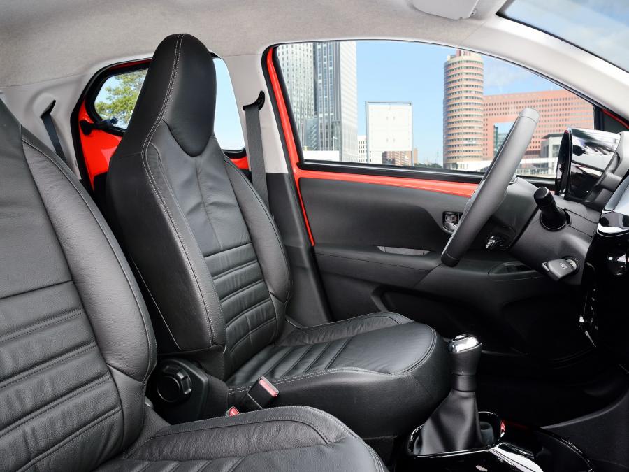  Toyota Aygo x-cite 5-Door 2014 года  (фото 19 из 30)